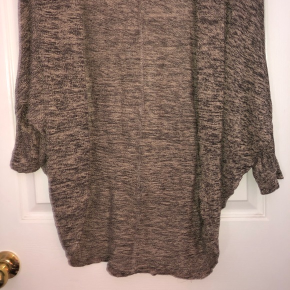 Quarter-length sleeve throw-over cardigan - Picture 3 of 5